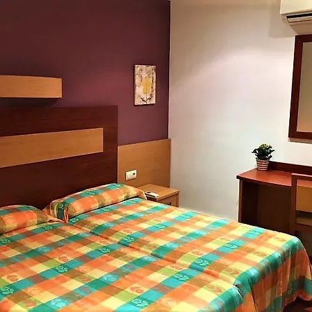 Hotel La Fonda Dels Pirineus Macanet De Cabrenys